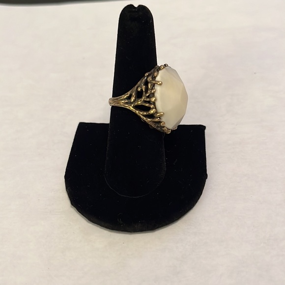 Beautiful Linjer large gold filled Mother of Pearl statement ring sz. 7 - Picture 2 of 4